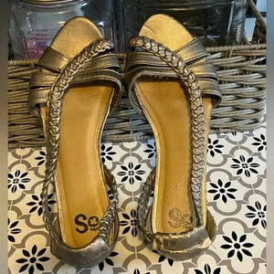 So Metallic Size 8 Peep Toe Strappy Slip On